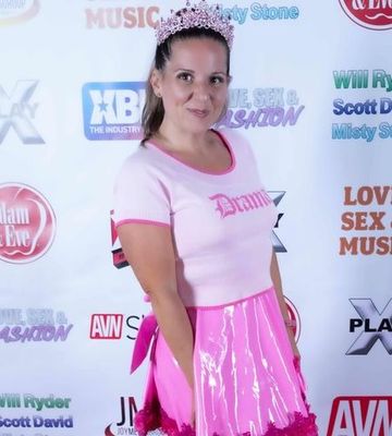 Suzanne Ferrari Nude