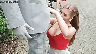 Living statue fucks cock hungry slut with his huge cock Porn Video