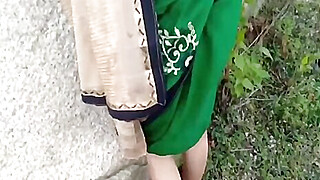 Indian Aunty in green saree sex outdoors Porn Video