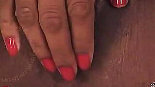 Dark haired ebony teen fingers her hairy minge Porn Video