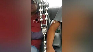 Chupando polla de vendedor de dulces en el carro, super hot Porn Video