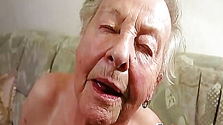 OmaGeiL Real Granny Juicy Pussy Closeup Video Porn Video